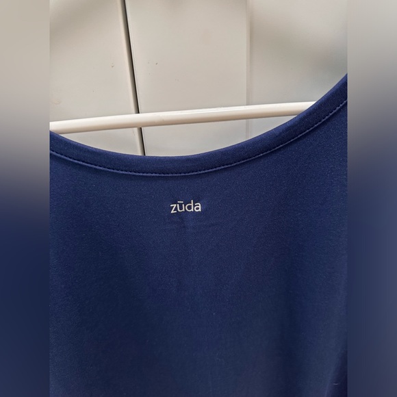 Zuda, women’s, super lightweight, fabric tank. Size M - Picture 5 of 7